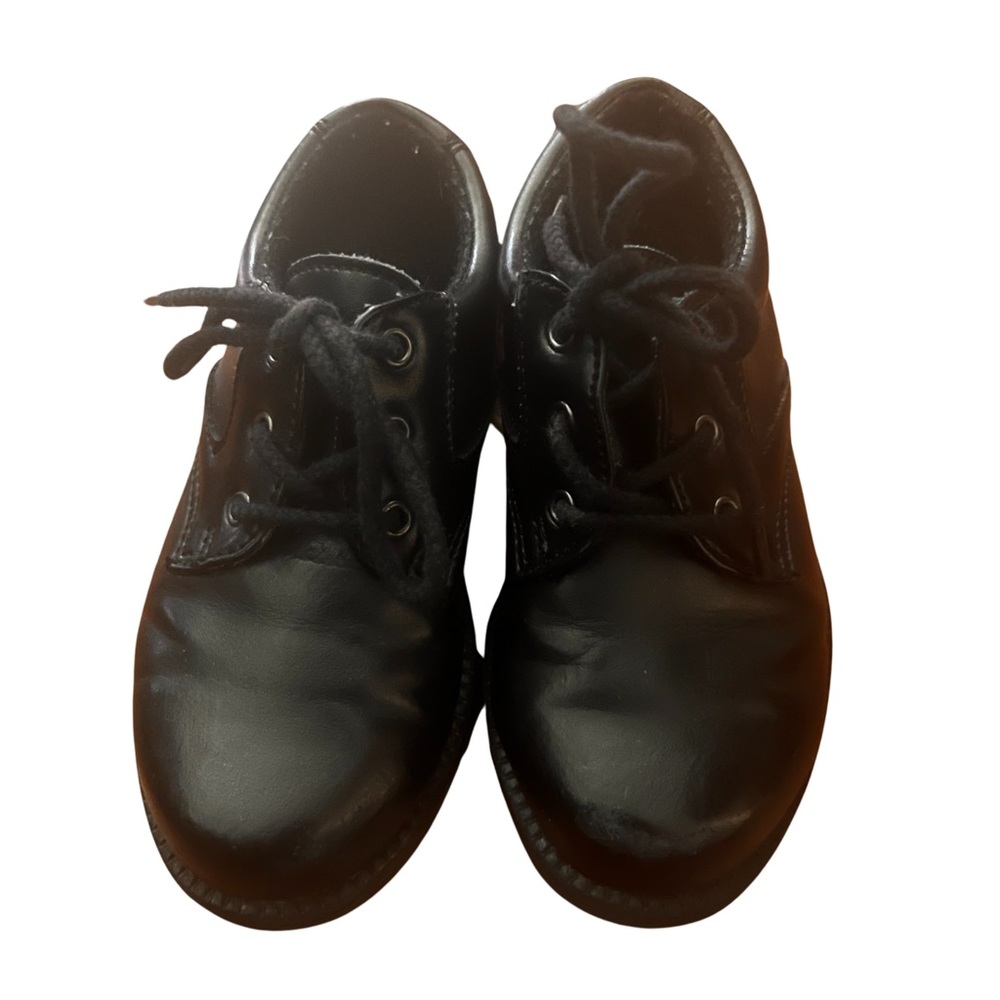 Black dress shoes